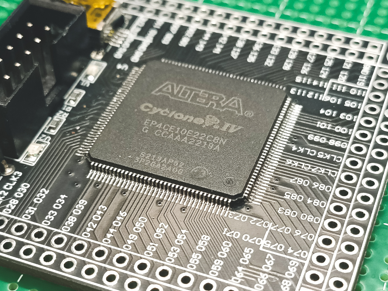 Altera Cyclone IV EP4CE10E22C8N